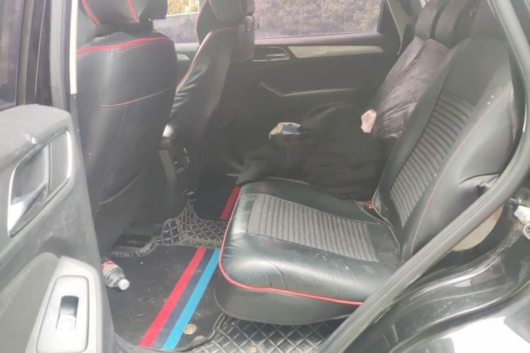 Used Roewe RX5 2016 Revised Version 20T Two-Wheel Drive Manual Transmission Luxury Edition Left Rear Seat