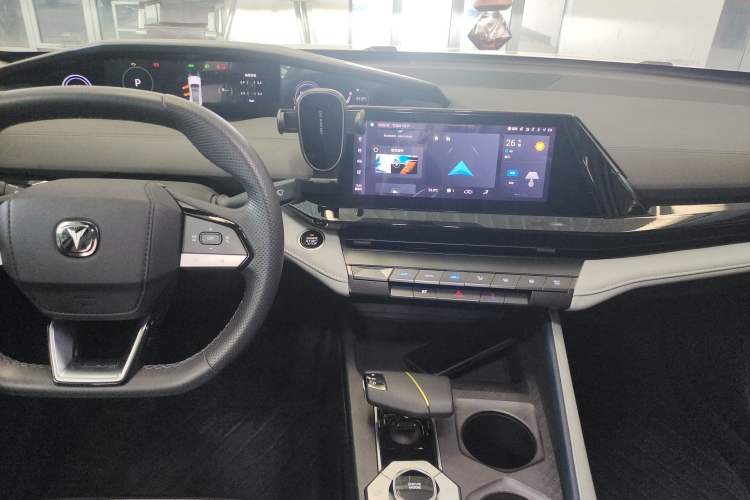 Used CHANGAN UNI-V iDD 2023 ZhiDian iDD 1.5T 113km Smart & Fun Version
