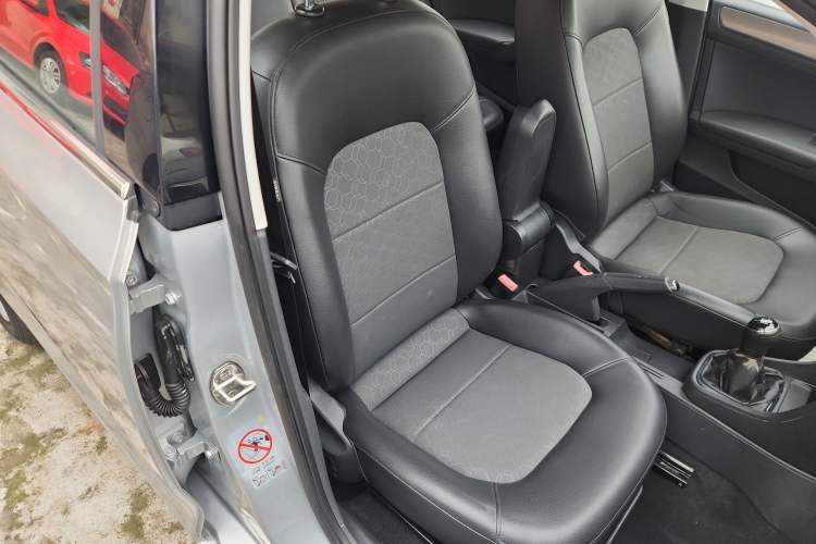 Used Volkswagen Santana 2015 1.6L Manual Comfort Edition Right Front Seat