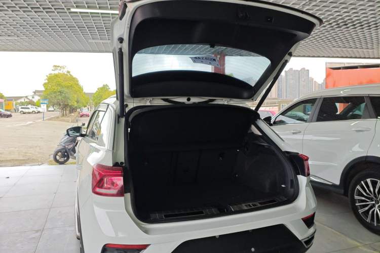 Used Volkswagen T-ROC 2018 280TSI DSG Two-Wheel-Drive Comfort Version China V Standard Trunk