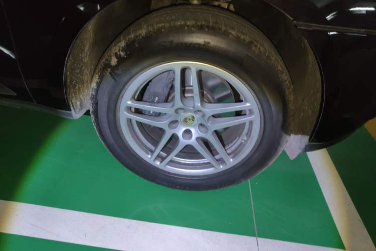 Used Porsche Macan 2021 Macan 2.0T Right Front Wheel Hub