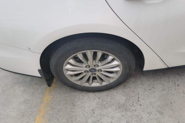 Used Ford Focus 2021 Sedan EcoBoost 180 Automatic Trendy Model Right Rear Wheel Hub