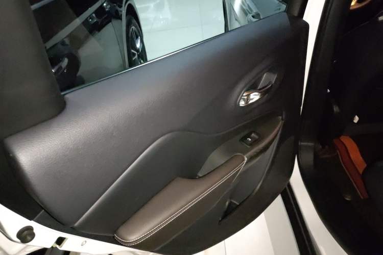 Used Jeep Cherokee 2020 2.0L Two-Wheel Drive Classic Sports Edition