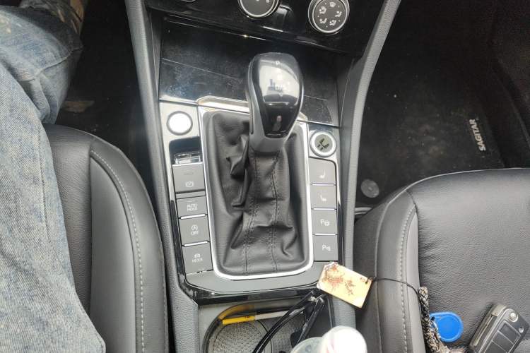 Used Volkswagen Sagitar 2021 200TSI DSG Excellence Edition Gear Lever