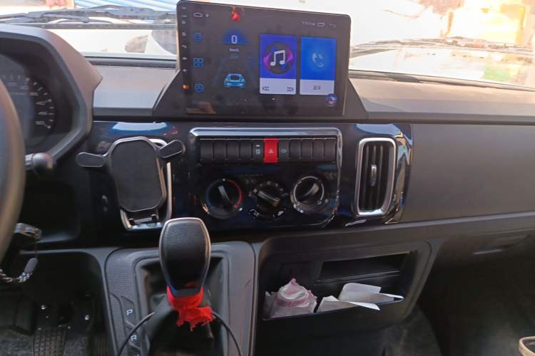 Used Iveco Daily 2023 2.5T A35M1 Multi-Purpose Passenger Vehicle Short Wheelbase Mid-Roof Design Dual Side Sliding Doors Automatic Transmission
