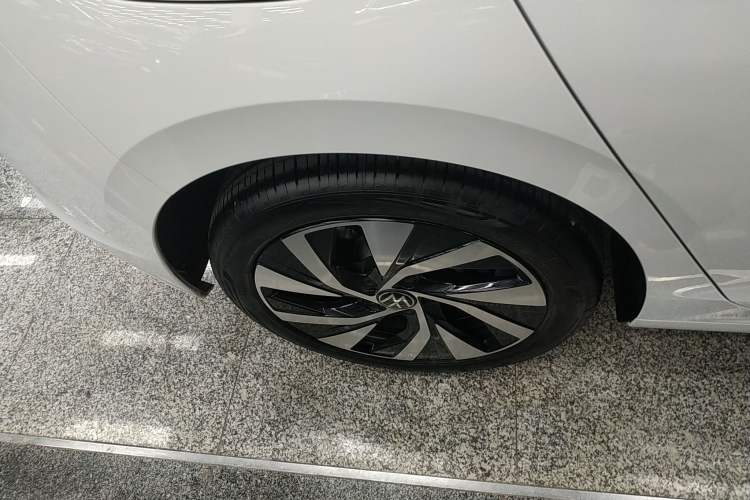 Used Volkswagen Golf 2025 Facelifted 300TSI Pro Right Rear Wheel Hub