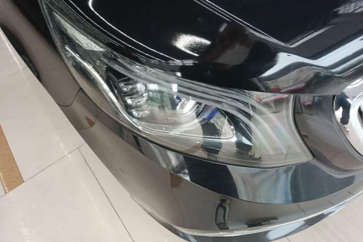 Used Mercedes-Benz Vito 2010 2.5L Elite Edition Right Front Headlight