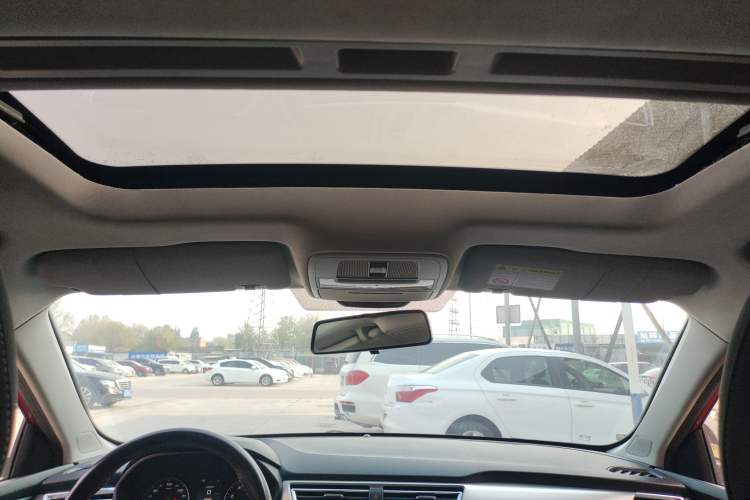 Used Roewe i5 2019 1.5L Automatic 4G Connected Langyue Edition Headliner