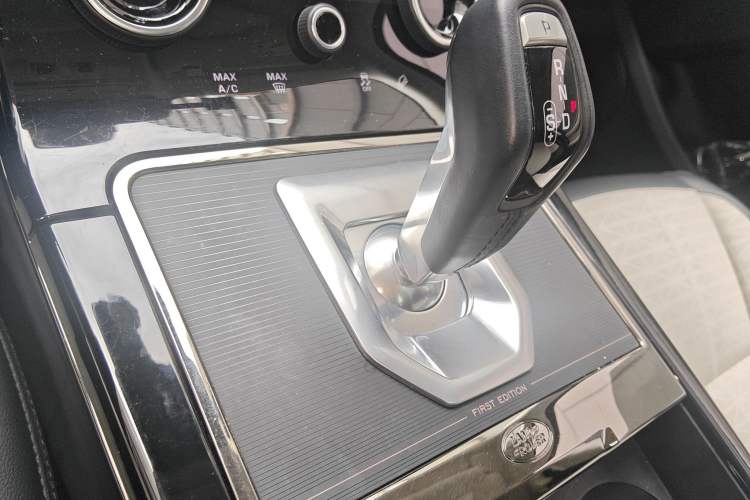 Used Land Rover Range Evoque 2021 Range Rover Velar L 249PS R-Dynamic First Edition
