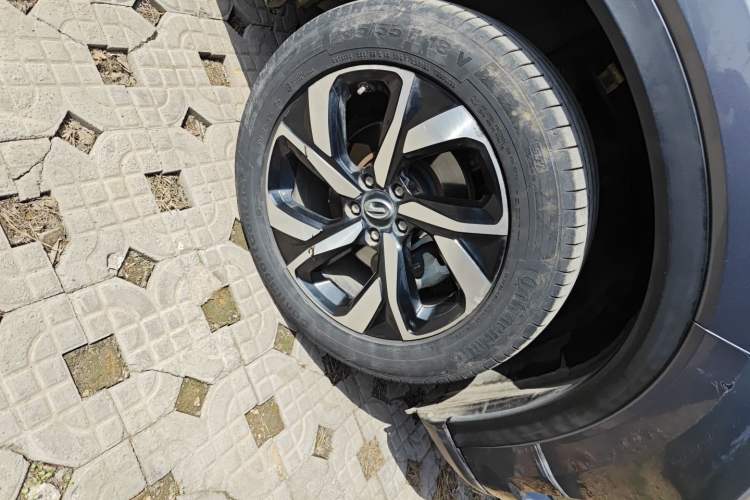 Used GAC Trumpchi GS5 2019 270T Automatic Luxury Edition Right Front Wheel Hub