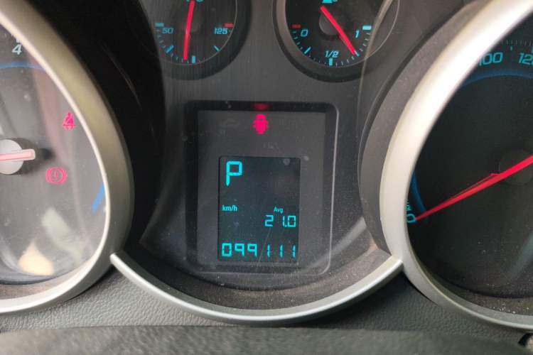 Used Chevrolet Cruze 2013 1.8L SE AT Odometer Close Up