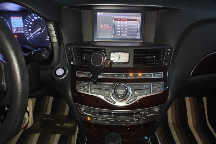 Used Infiniti M Series 2011 M25 Comfort Model