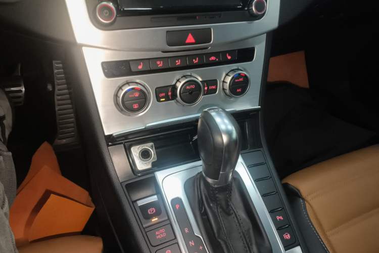 Used Volkswagen FAW-Volkswagen CC 2015 2.0 TSI Luxury Model Gear Lever