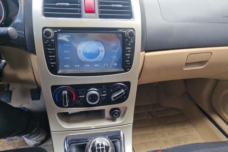 Used Brilliance H330 2013 1.5L Manual Comfort Model Audio And AC Panel