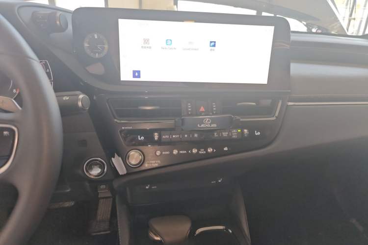 Used Lexus ES 2023 200 Excellence Edition
