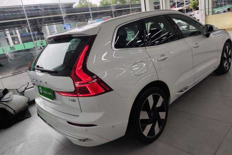 Used Volvo XC60 New Energy 2024 T8 Plug-in Hybrid Long-Range All-Wheel Drive Smart Luxury Edition Rear Right 45 Deg