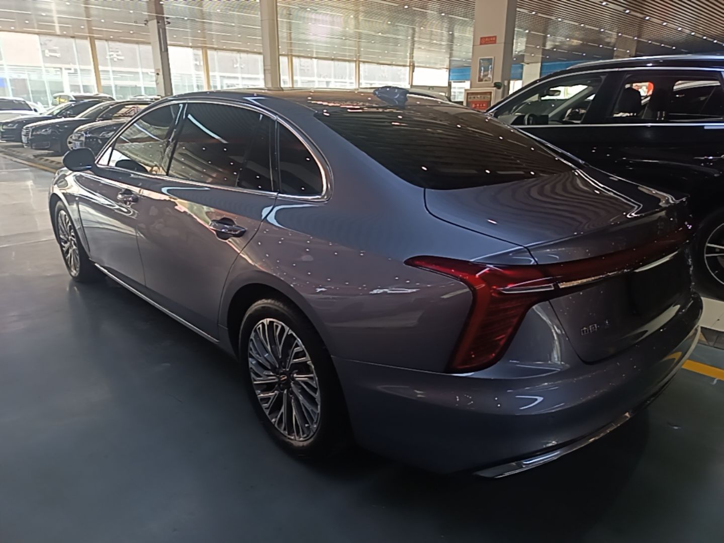 Hongqi H5 2023 2.0T Automatic Smart Connect Flagship Edition - Chinese Trim Ling — снимка 4