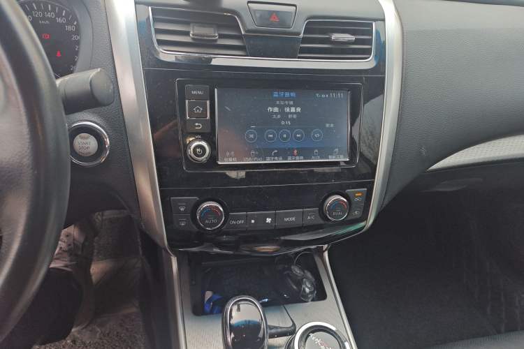 Used Nissan Teana 2016 Revised Version 2.0L XL Comfort Edition Audio And AC Panel