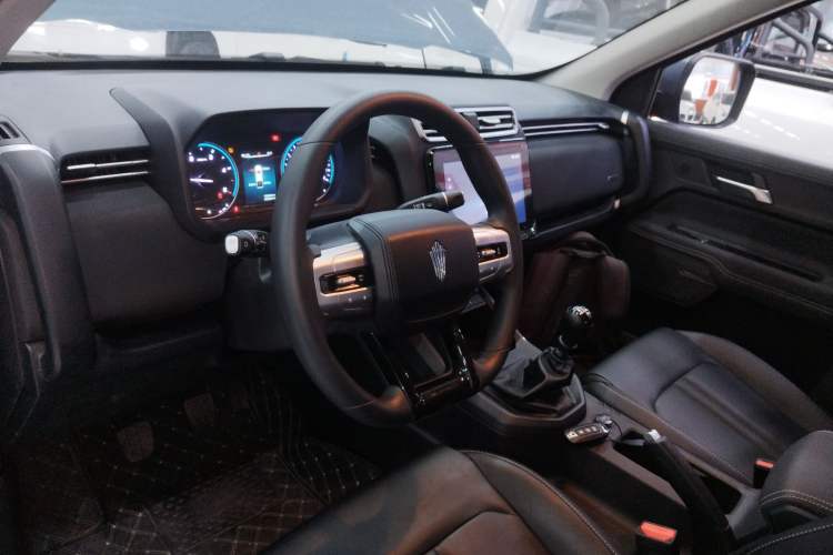 Used JMC DaDao 2024 All-Purpose 2.3T Diesel Manual Two-Wheel Drive Standard-Wheelbase Comfort Edition