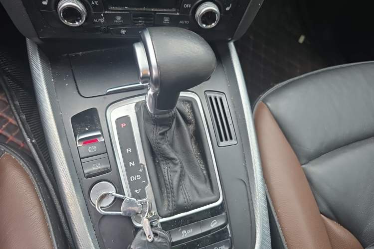 Used Audi Q5 2017 Plus 40 TFSI Technology Model Gear Lever