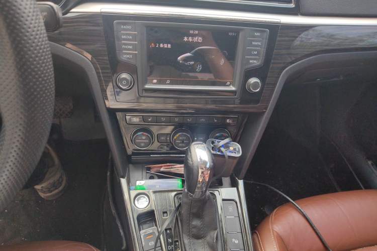 Used Volkswagen Lamando 2015 280TSI DSG Luxury Edition Audio And AC Panel