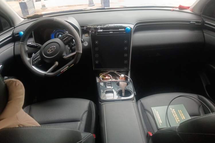 Used Hyundai Tucson 2023 Tucson L 1.5T Automatic Two-Wheel Drive GLX Elite Edition Center Console