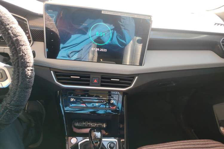 Used Volkswagen Tayron 2023 300TSI Two-Wheel-Drive Luxury Plus Advanced Edition Audio And AC Panel