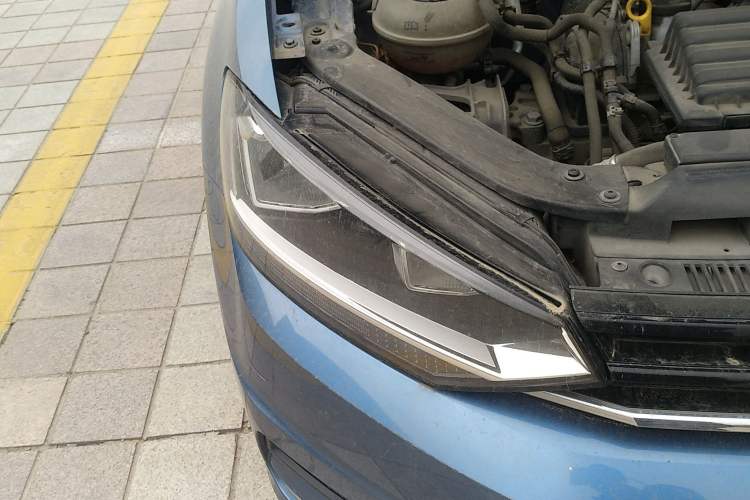 Used Volkswagen Touran 2016 Volkswagen Touran L 280TSI DSG Comfort Edition Right Front Headlight