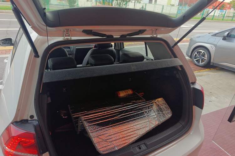 Used Volkswagen Golf 2014 1.6L Automatic Comfort Model Trunk