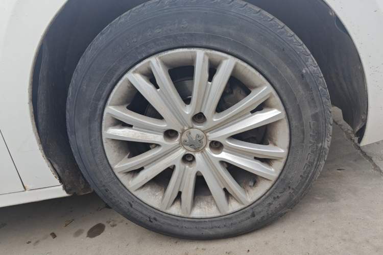 Used Peugeot 301 2014 1.6L Manual Comfort Edition Right Front Wheel Hub