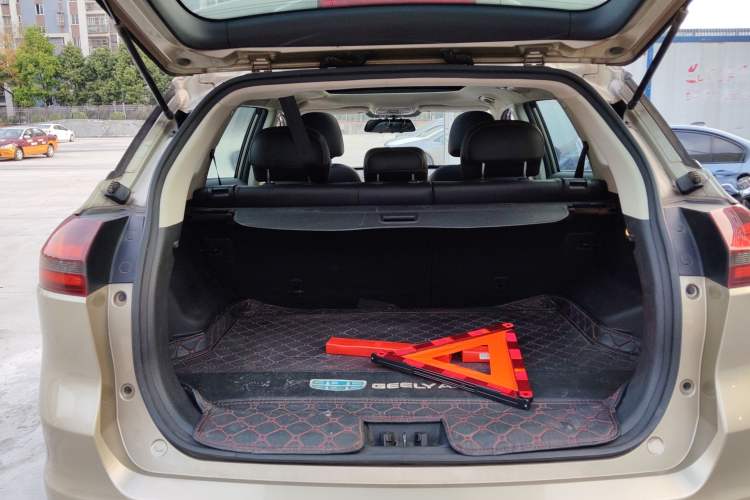 Used Geely Auto Emgrand X7 Sport 2018 1.8TD Automatic Two-Wheel Drive Smart Connect 4G Internet Edition
