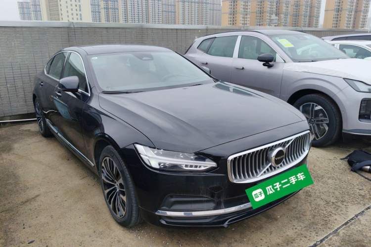 Used Volvo S90 2025 B5 Zhiyi Luxury Edition Front Right 45 Deg