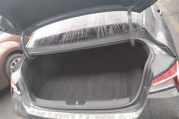 Used Hyundai Elantra 2023 1.5L CVT LUX Prestige Edition
