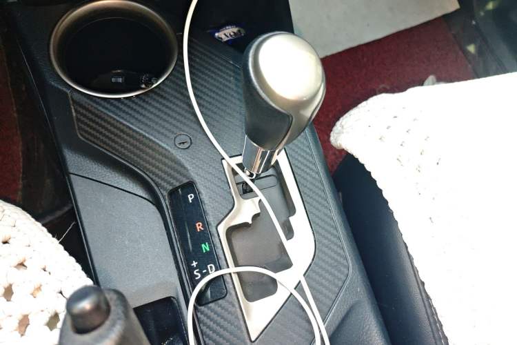 Used Toyota RAV4 2015 2.5L Automatic 4x4 Elite Edition Gear Lever