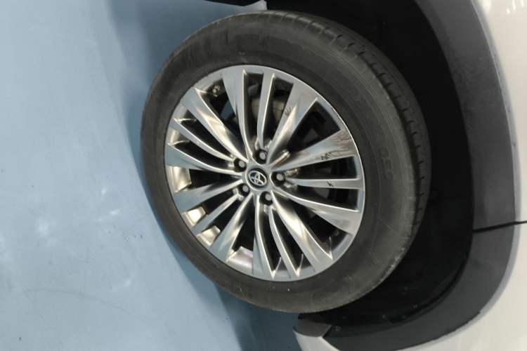 Used Toyota Highlander 2022 Dual-Engine 2.5L Two-Wheel Drive Prestige Edition 7-Seater
