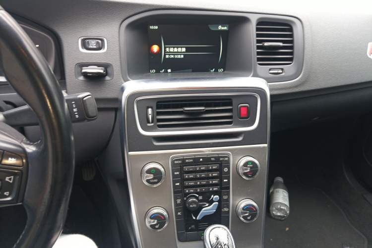 Used Volvo S60 2014 S60L 2.0T Smart Drive Edition Audio And AC Panel