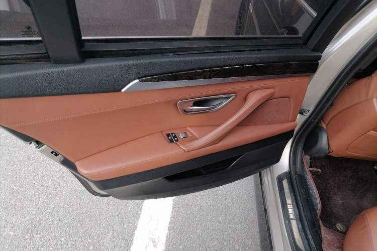 Used BMW 5 Series 2014 535Li Leading Model
