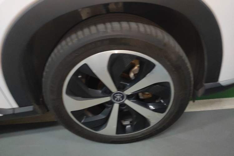 Used BYD Song PLUS New Energy 2021 DM-i 110KM Flagship PLUS Right Front Wheel Hub