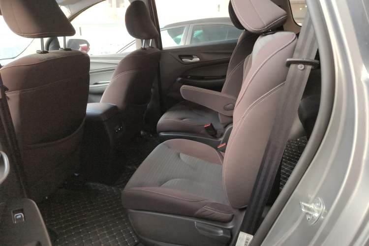 Used Baojun 730 2019 1.5T Manual Fashion Model 7-seater China VI