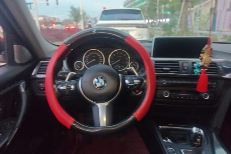 Used BMW 3 Series 2015 320Li Luxury Edition Fashion Model Steering Wheel