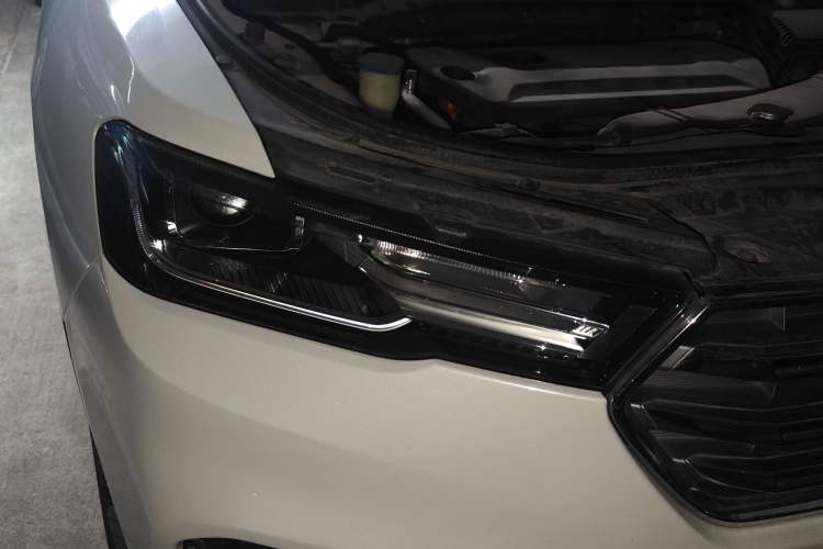 Used Haval H6 2017 Blue Label 2.0T Automatic Two-Wheel Drive Leading Model Right Front Headlight