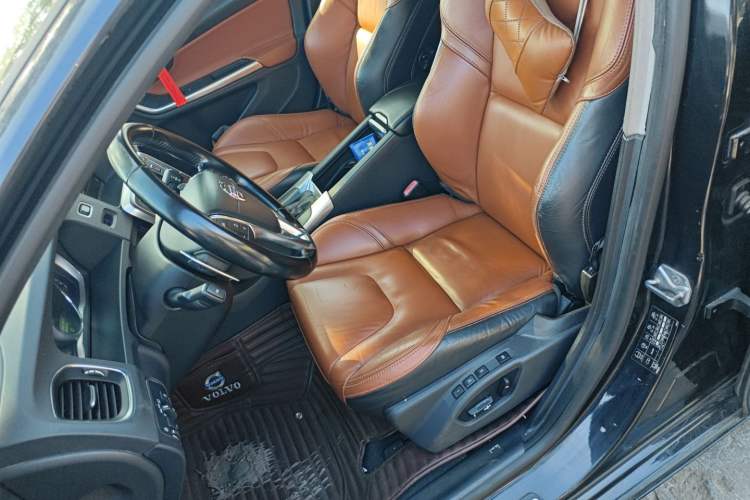 Used Volvo S60 2014 T5 Zhiyi Edition
