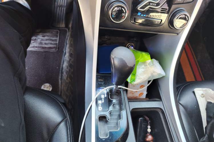 Used Hyundai Sonata 2013 2.4L Automatic Leading Edition China IV Standard