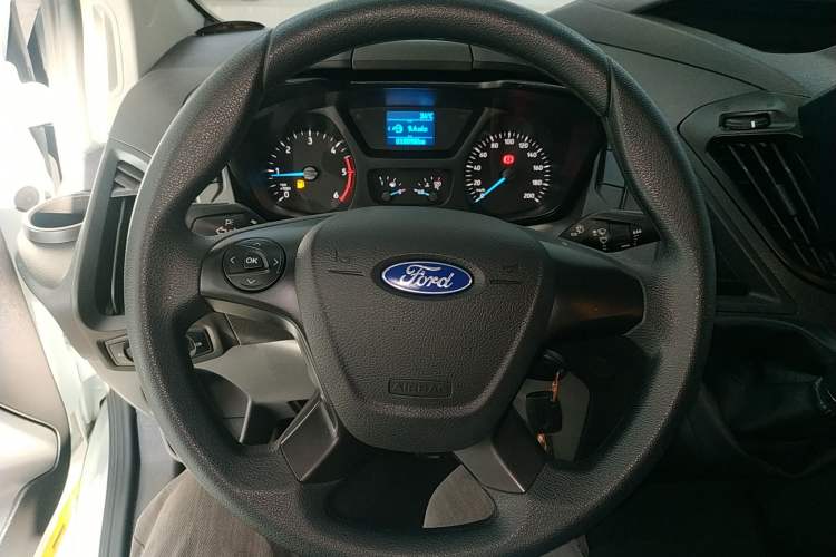 Used Ford Transit 2019 2.0T Diesel Multi-Purpose Commercial Vehicle Mid-Drive Mid-Roof 6-Seater China VI Standard