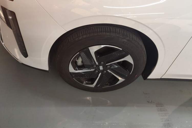 Used Geely Galaxy L6 2024 125km PLUS Dragon Edition Left Front Wheel Hub