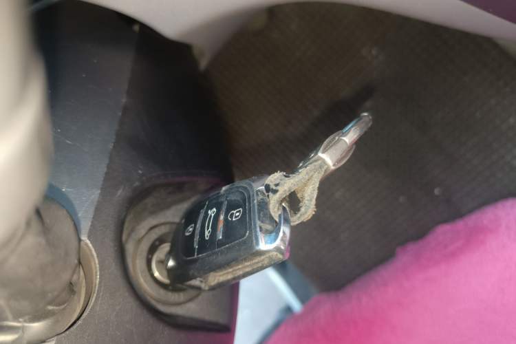 Used SAIC MAXUS Xintu V80 2020 2.0T AMT PLUS City Edition Short Wheelbase Ultra-Low Roof 5/6-Seater Vehicle Key