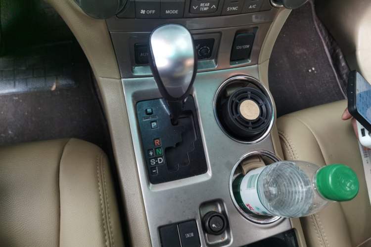 Used Toyota Highlander 2012 2.7L Two-Wheel Drive 7-Seater Luxury Edition
