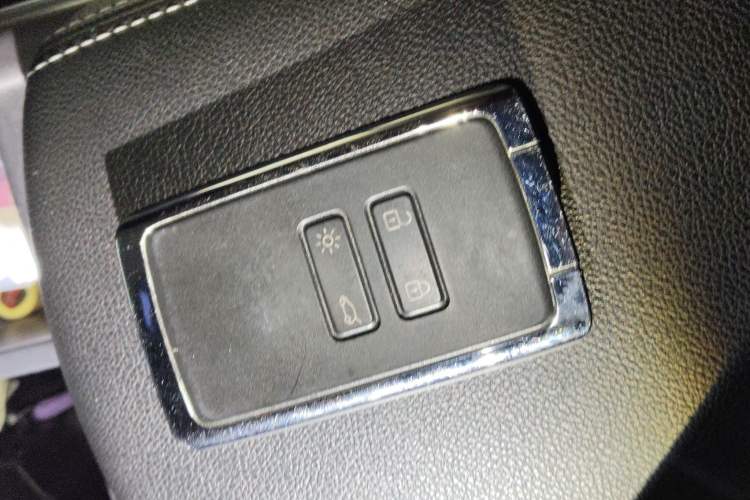 Used Renault Koleos 2017 2.0L Two-Wheel Drive Luxury Edition Vehicle Key