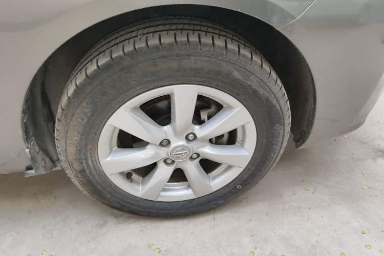 Used Nissan Sunny 2011 1.5XE CVT Comfort Edition Right Front Wheel Hub