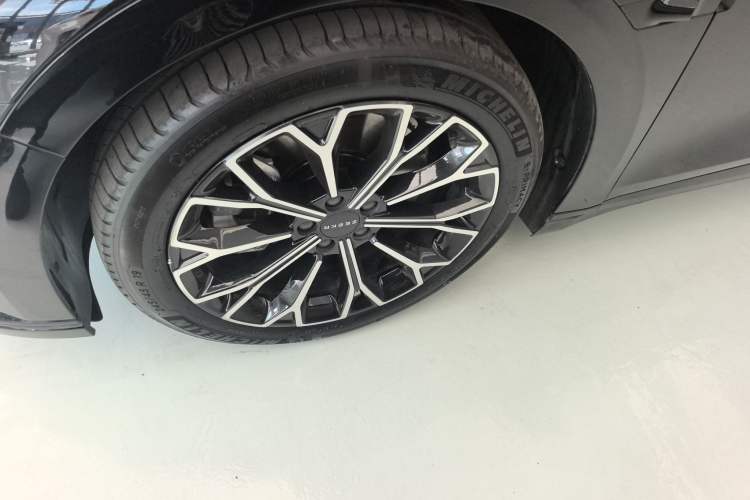 Used Zeekr 007 2024 Rear-Drive Intelligent Driving Version 75 kWh Left Front Wheel Hub